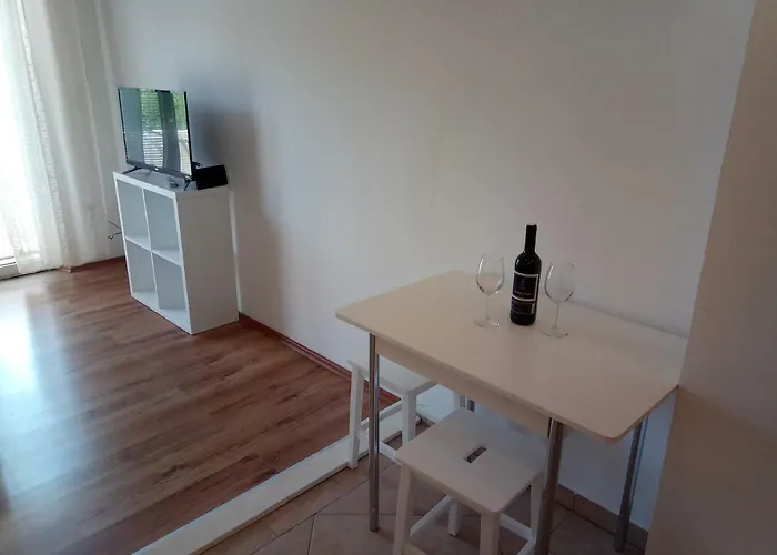 Laura * フヴァル